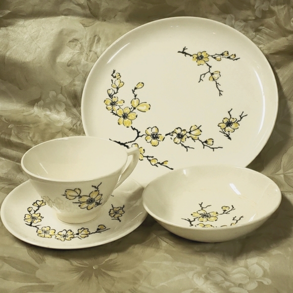 Stetson Other - Mid-century Vintage Stetson Pottery Yellow Dogwood Blossom Dishes 4-piece Set